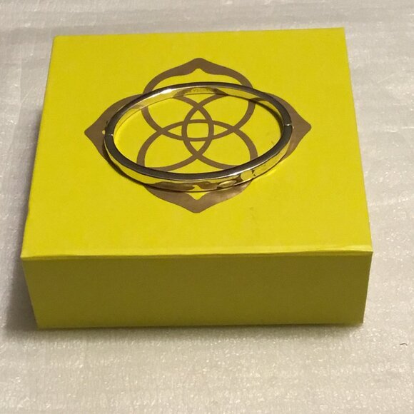 Very lovely Kendra Scott gold tone bracelet with box - Picture 10 of 12